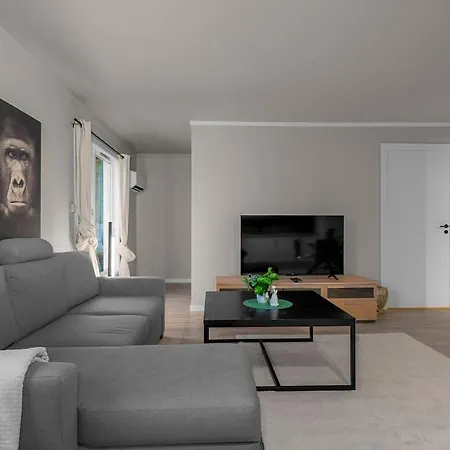 Apartment In Idyllic